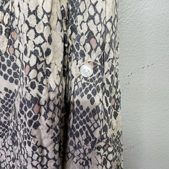 Velvet Heart Button-Up Blouse Beige & Gray Snake Print Women’s Size 2X - Picture 7 of 11